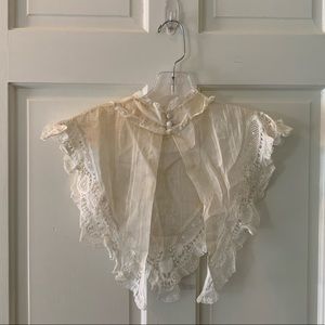 VINTAGE WHITE LACE COLLAR